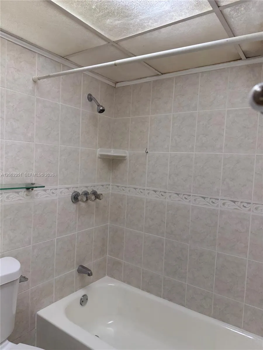 7825 Fairview Dr #204 Tamarac, FL 33321