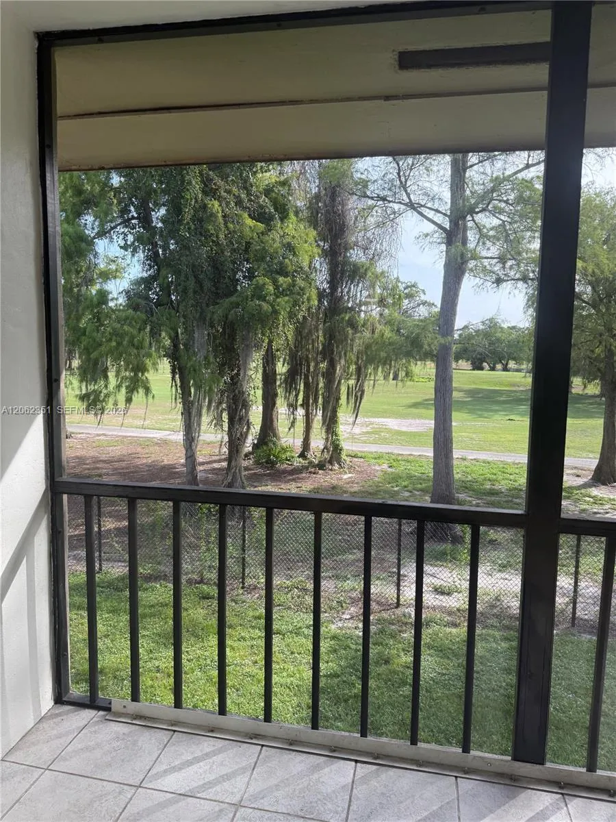7825 Fairview Dr #204 Tamarac, FL 33321