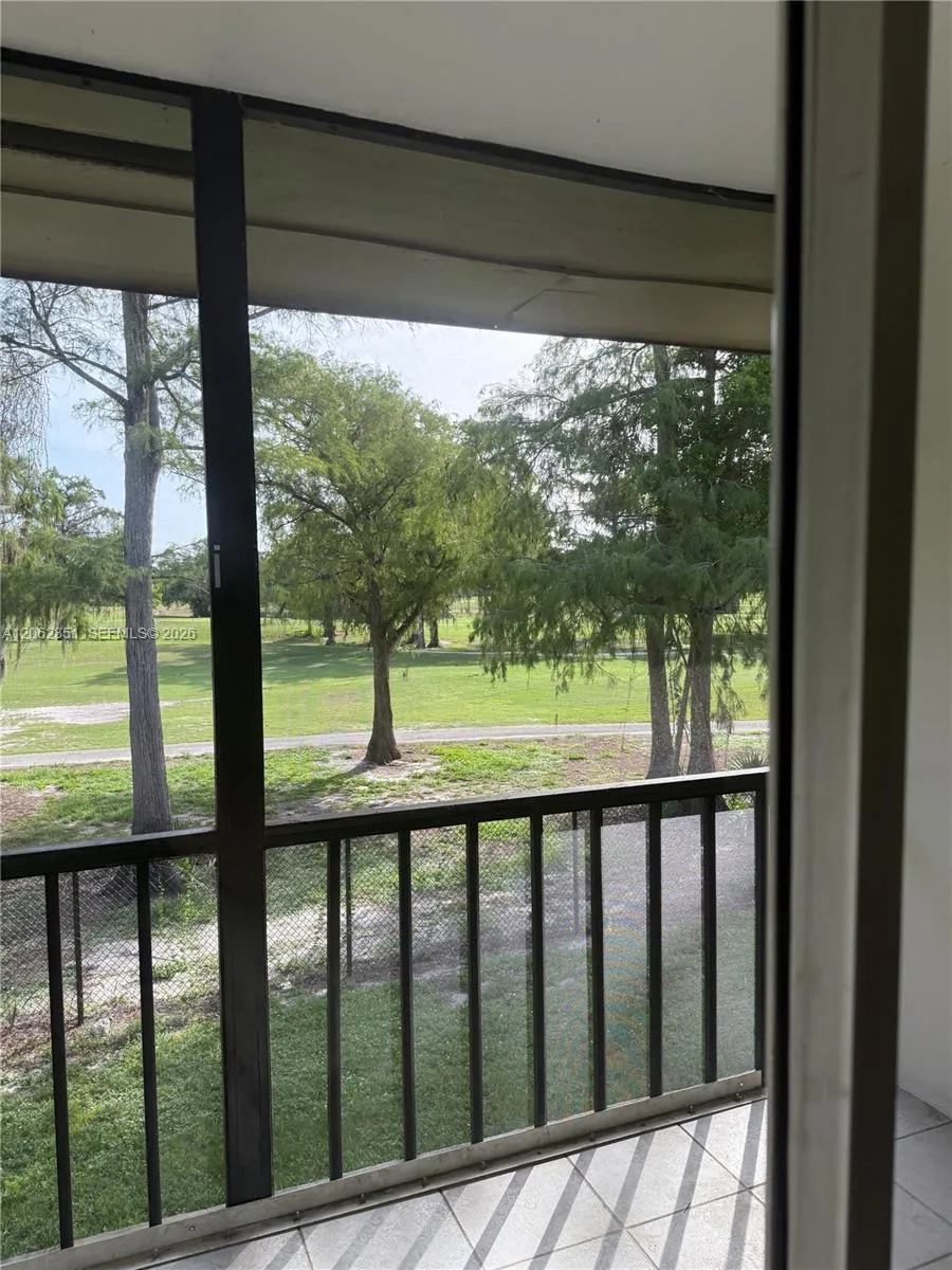 7825 Fairview Dr #204 Tamarac, FL 33321