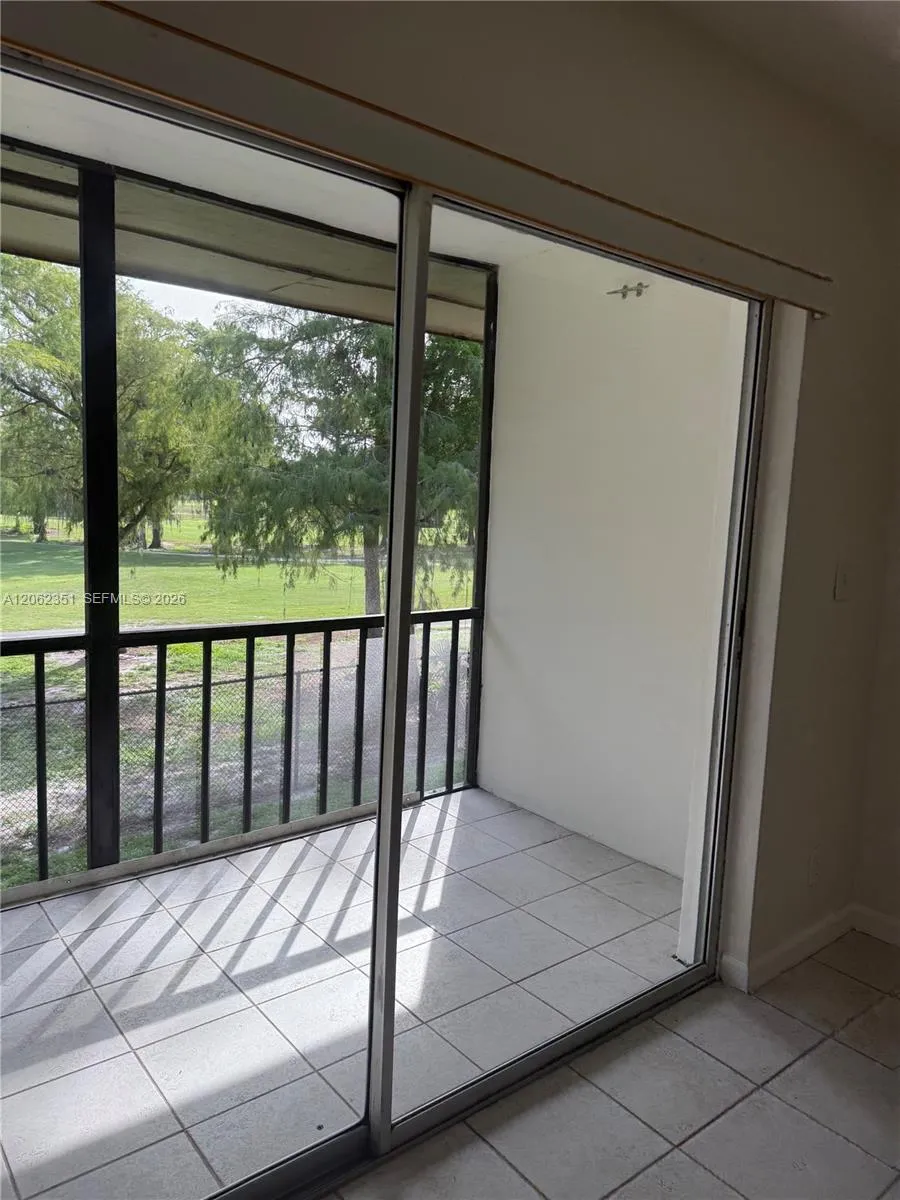 7825 Fairview Dr #204 Tamarac, FL 33321