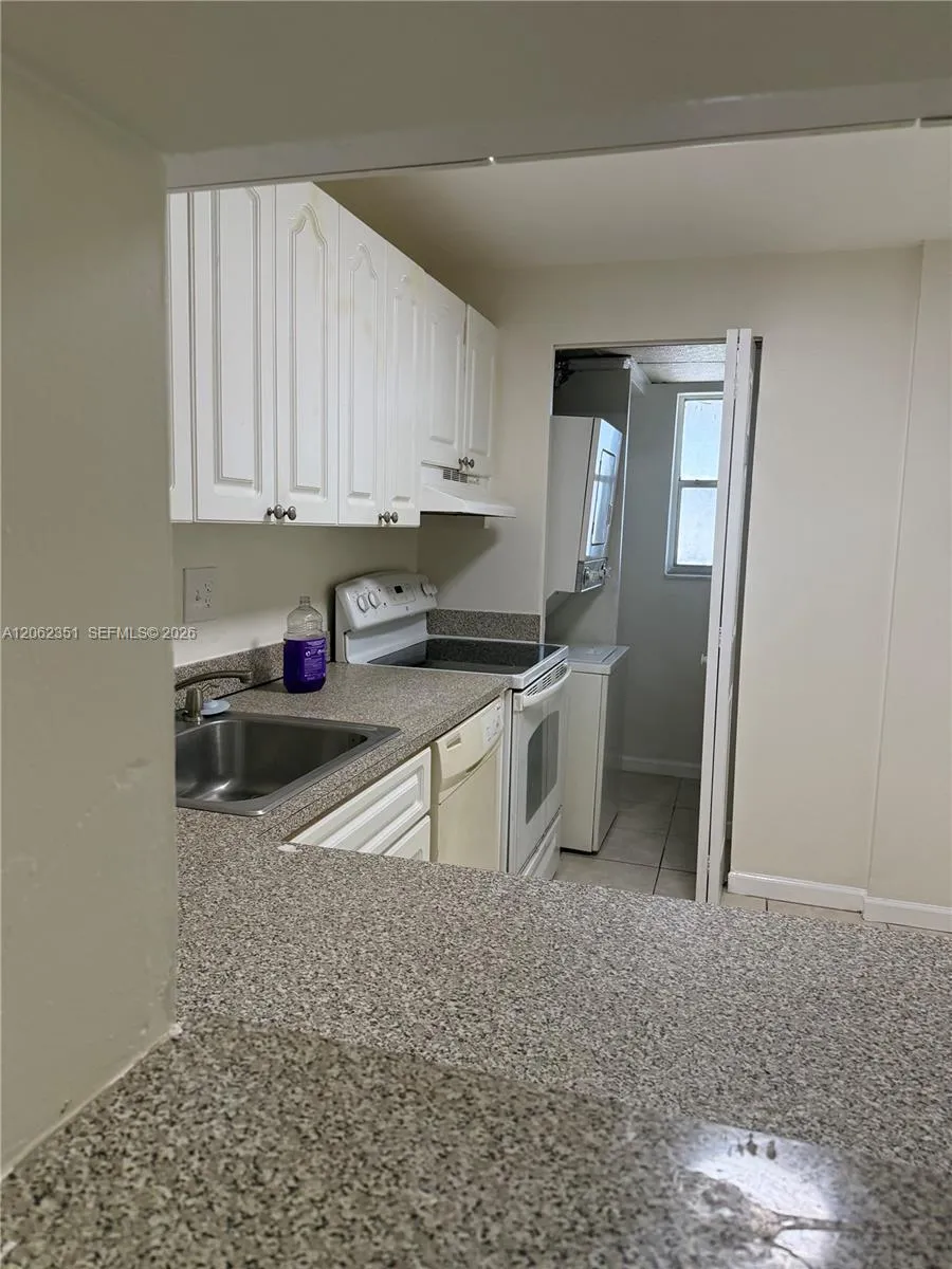 7825 Fairview Dr #204 Tamarac, FL 33321