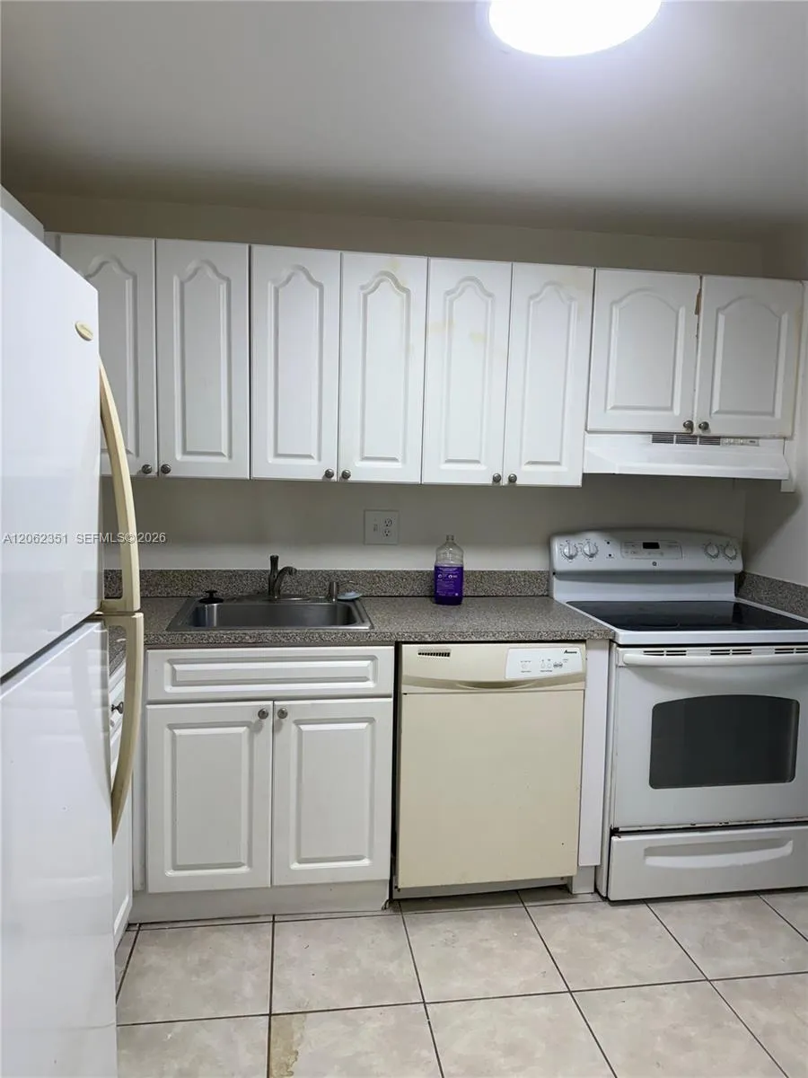 7825 Fairview Dr #204 Tamarac, FL 33321