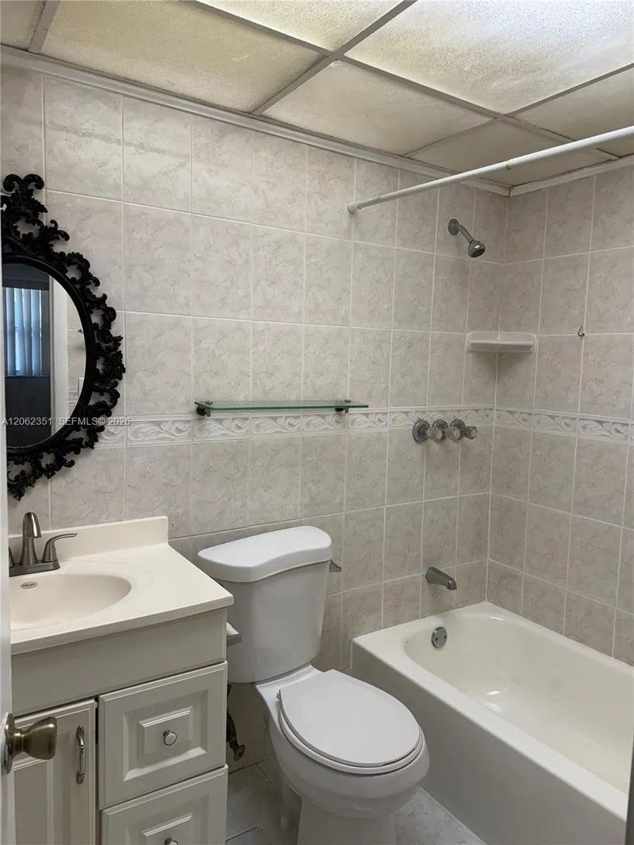 7825 Fairview Dr #204 Tamarac, FL 33321