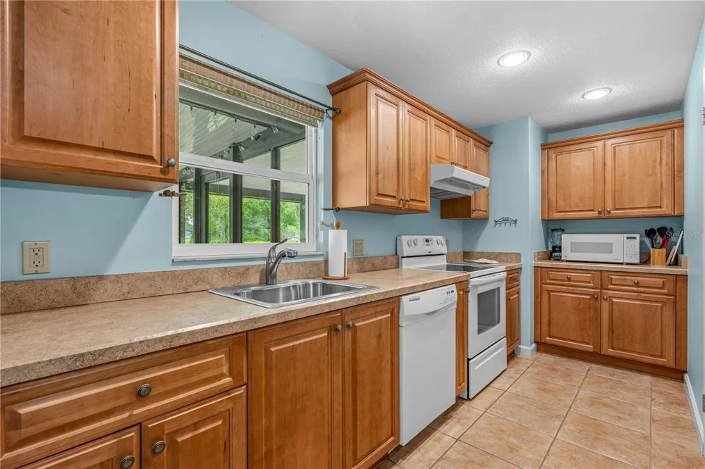 2955 CARRIAGE DRIVE South Daytona, FL 32119