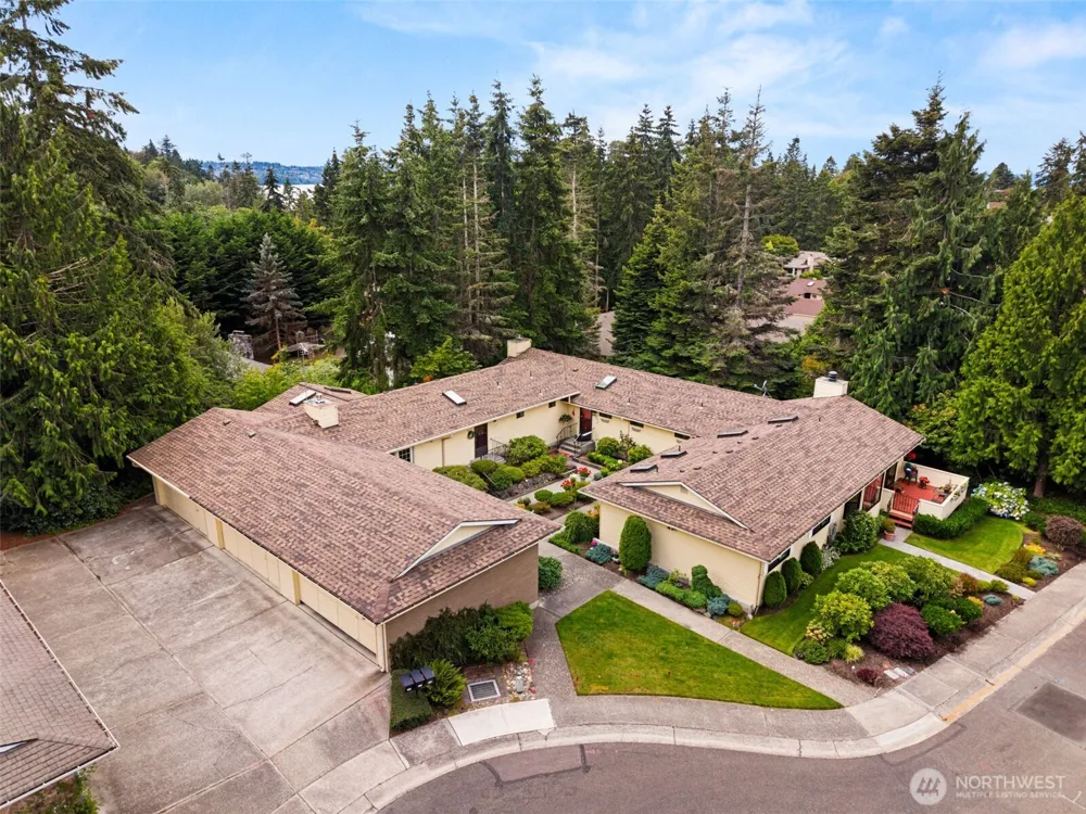 1111 S 249th Place Des Moines, WA 98198