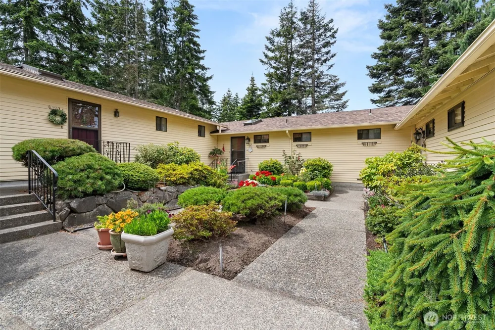 1111 S 249th Place Des Moines, WA 98198