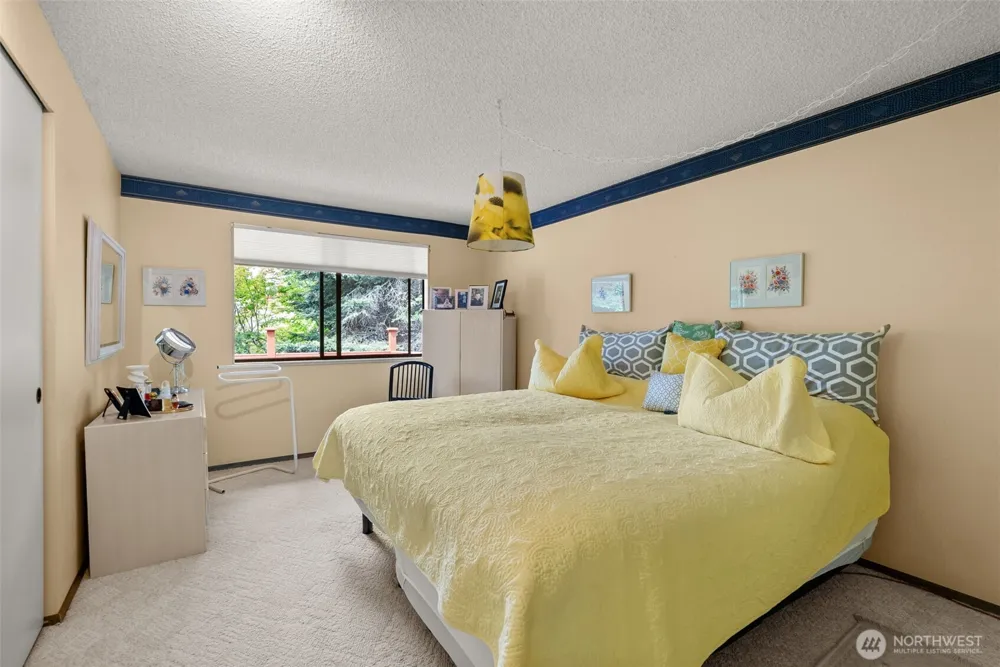 1111 S 249th Place Des Moines, WA 98198