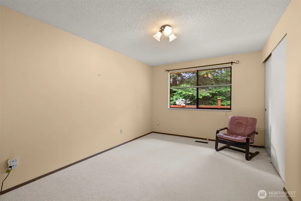 1111 S 249th Place Des Moines, WA 98198