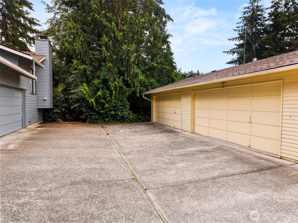 1111 S 249th Place Des Moines, WA 98198