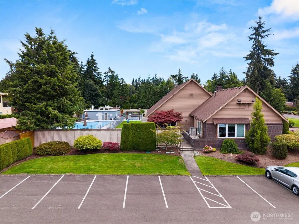 1111 S 249th Place Des Moines, WA 98198