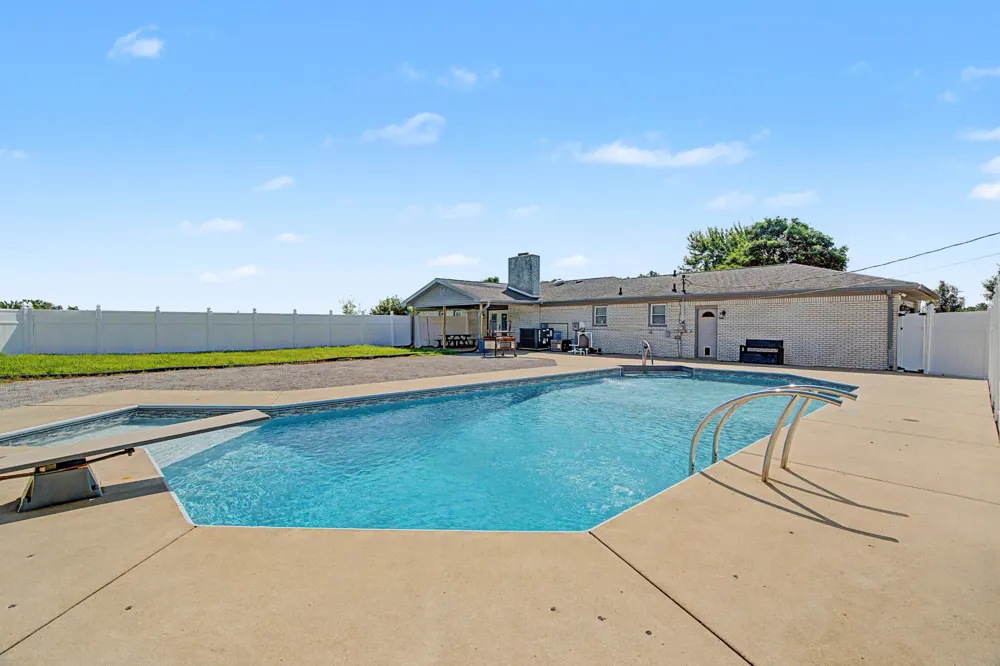 11325 Greenville Rd Hopkinsville, KY 42240