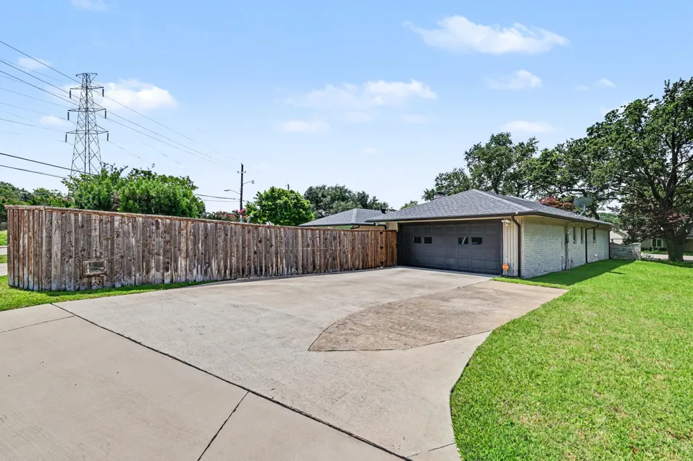 7441 Whispering Pines Drive Dallas, TX 75248