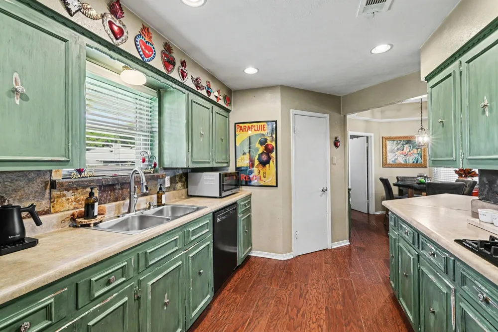 7441 Whispering Pines Drive Dallas, TX 75248