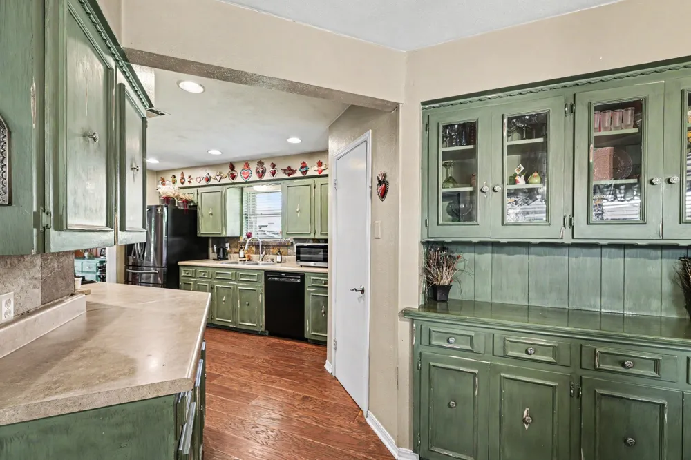 7441 Whispering Pines Drive Dallas, TX 75248
