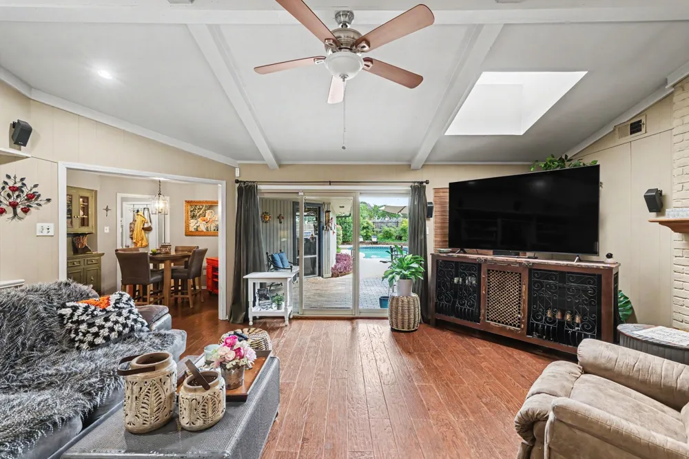 7441 Whispering Pines Drive Dallas, TX 75248