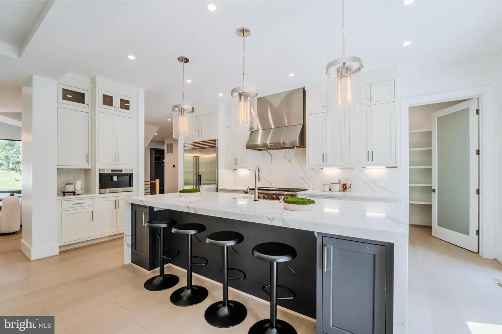 1434 WAGGAMAN CIRCLE Mclean, VA 22101