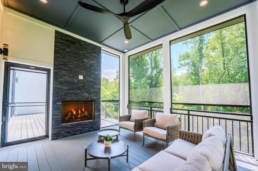 1434 WAGGAMAN CIRCLE Mclean, VA 22101