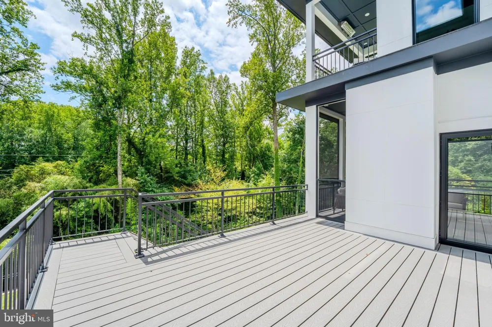 1434 WAGGAMAN CIRCLE Mclean, VA 22101