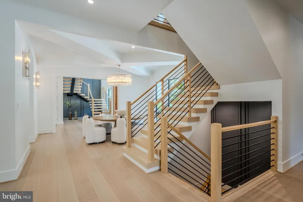 1434 WAGGAMAN CIRCLE Mclean, VA 22101