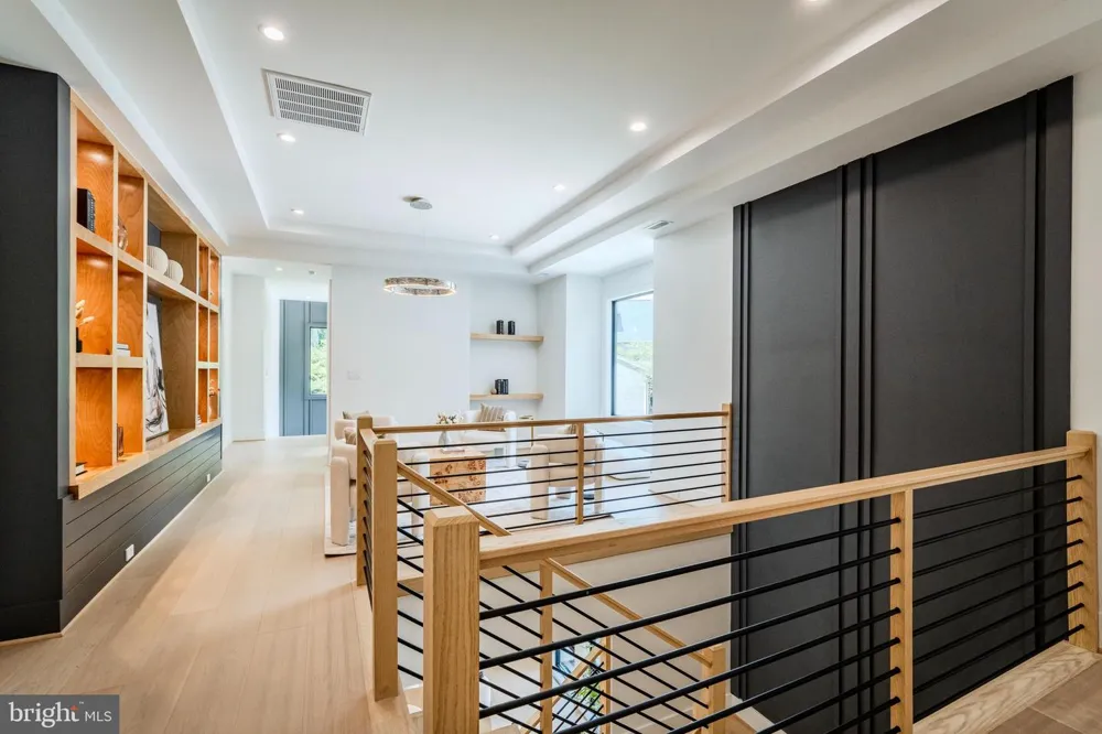 1434 WAGGAMAN CIRCLE Mclean, VA 22101