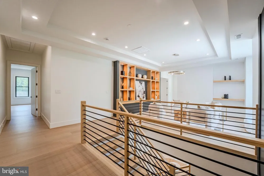 1434 WAGGAMAN CIRCLE Mclean, VA 22101