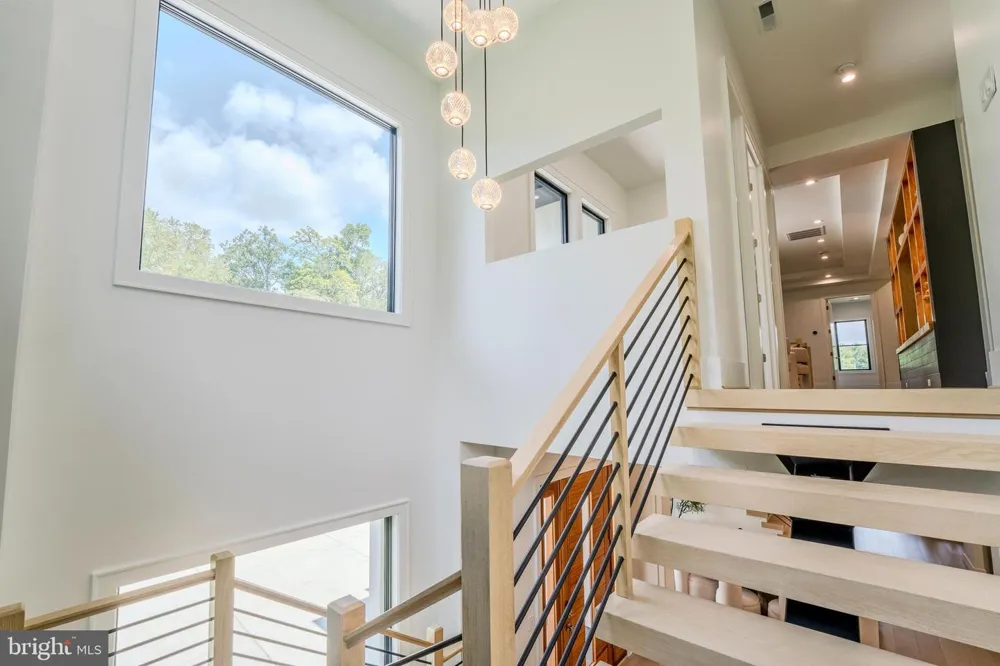 1434 WAGGAMAN CIRCLE Mclean, VA 22101