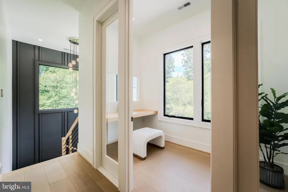 1434 WAGGAMAN CIRCLE Mclean, VA 22101