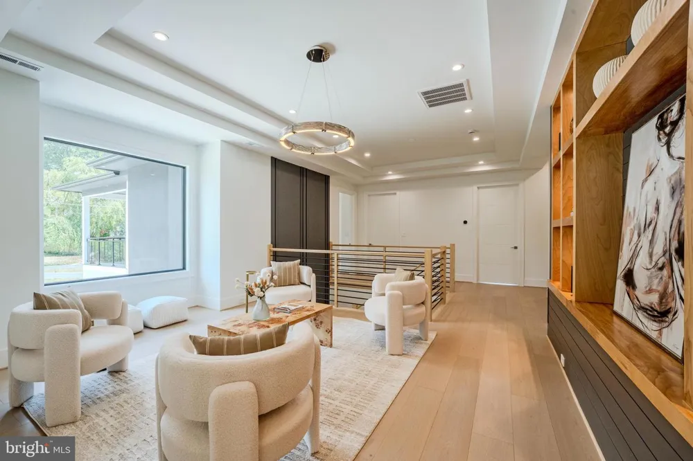 1434 WAGGAMAN CIRCLE Mclean, VA 22101