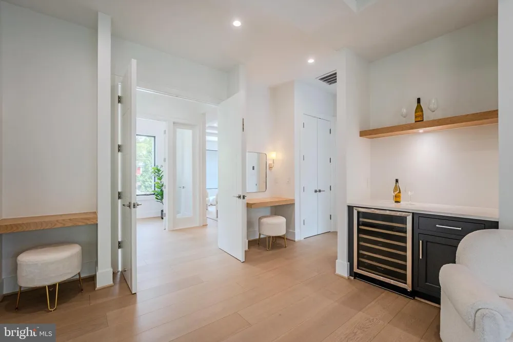 1434 WAGGAMAN CIRCLE Mclean, VA 22101