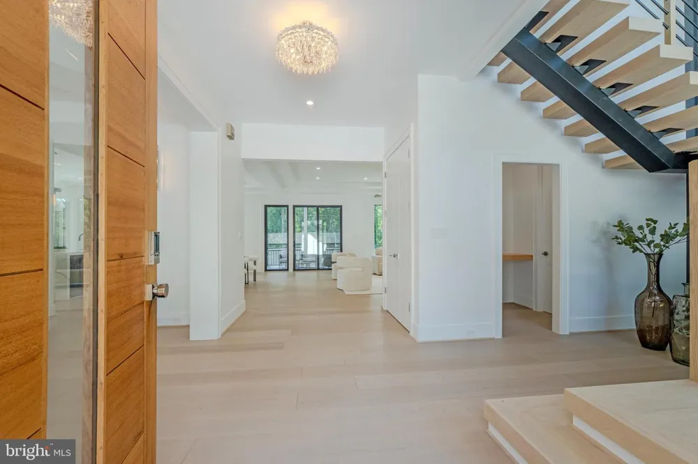 1434 WAGGAMAN CIRCLE Mclean, VA 22101