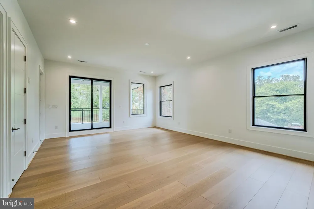 1434 WAGGAMAN CIRCLE Mclean, VA 22101