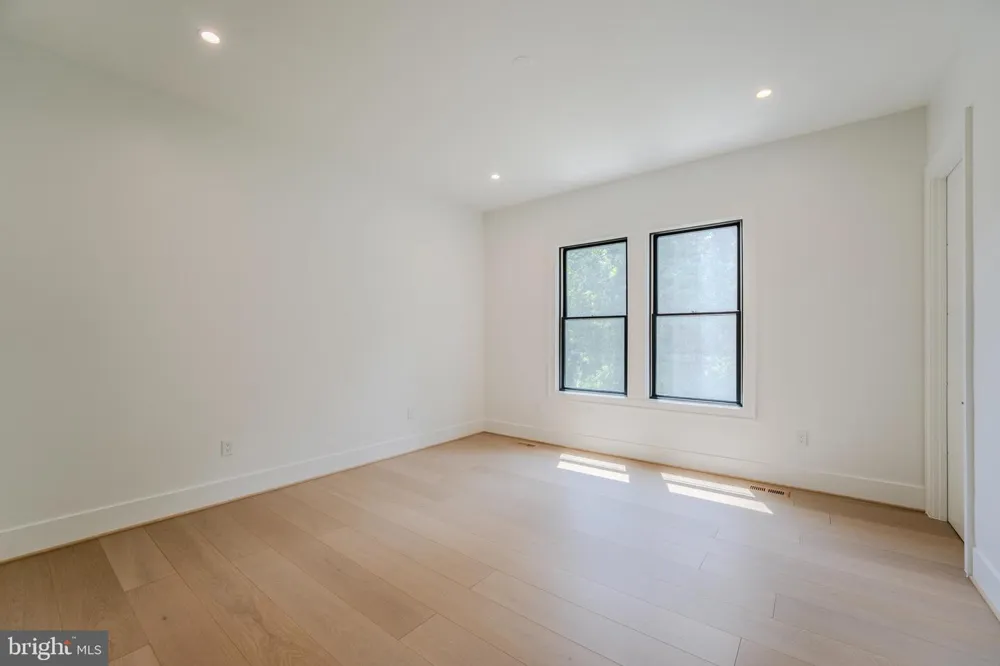 1434 WAGGAMAN CIRCLE Mclean, VA 22101