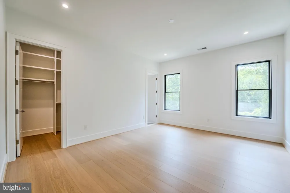 1434 WAGGAMAN CIRCLE Mclean, VA 22101