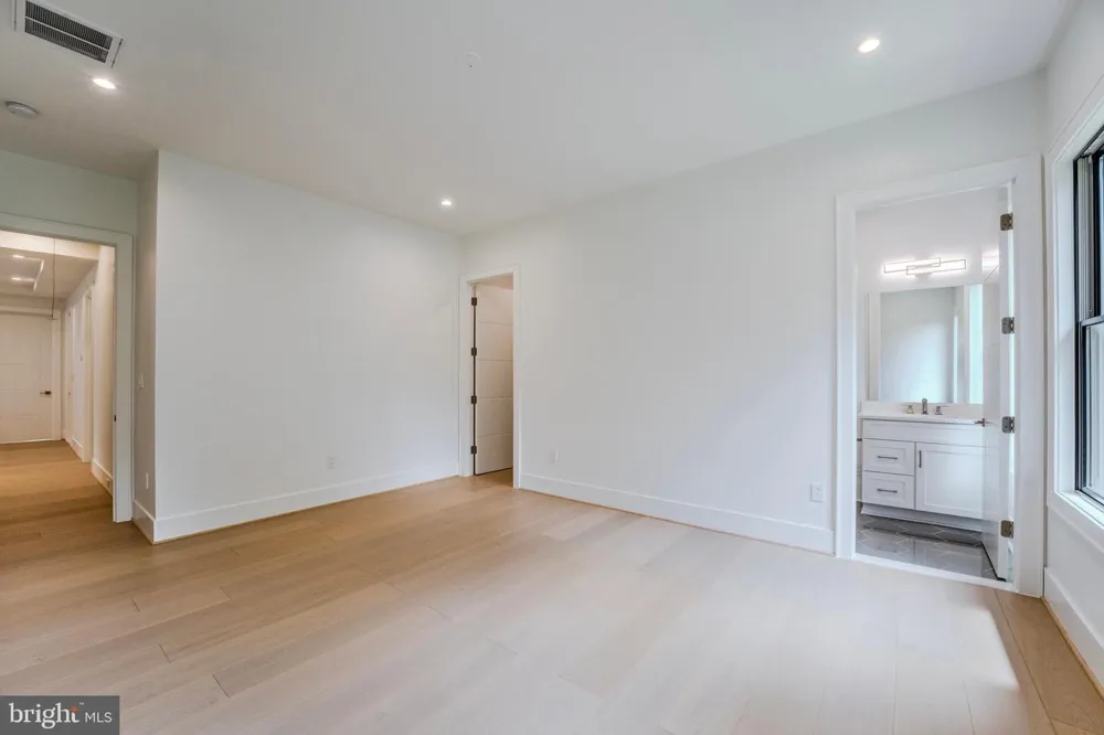 1434 WAGGAMAN CIRCLE Mclean, VA 22101