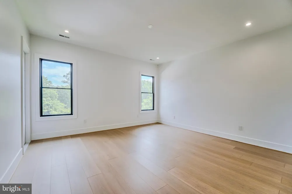 1434 WAGGAMAN CIRCLE Mclean, VA 22101