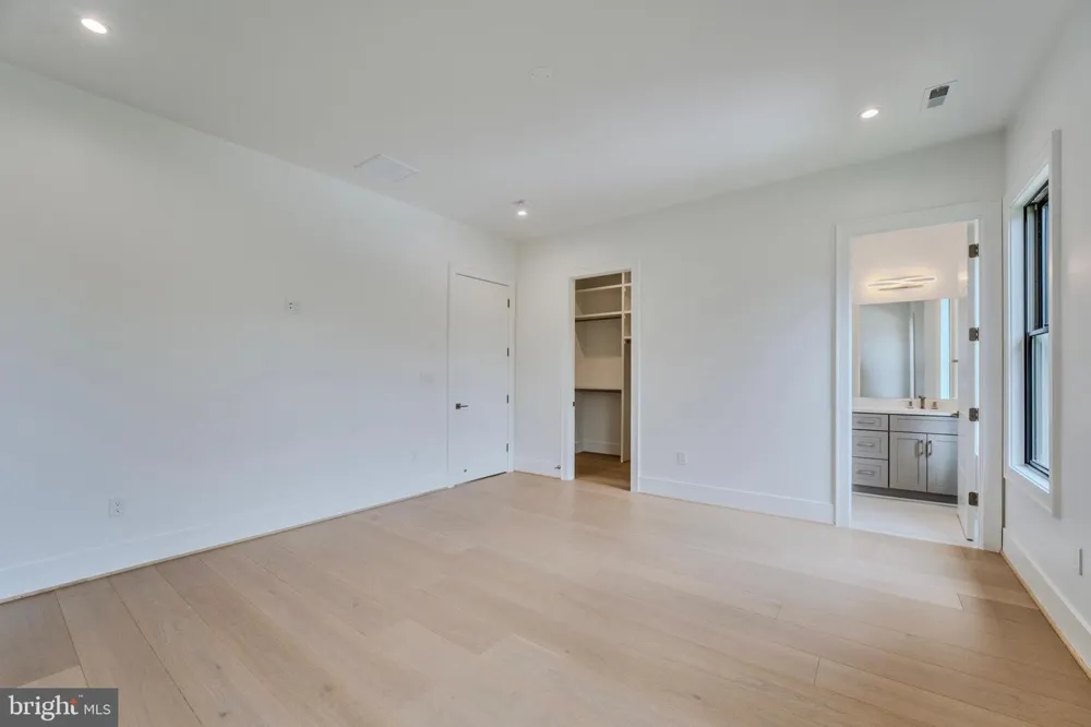 1434 WAGGAMAN CIRCLE Mclean, VA 22101