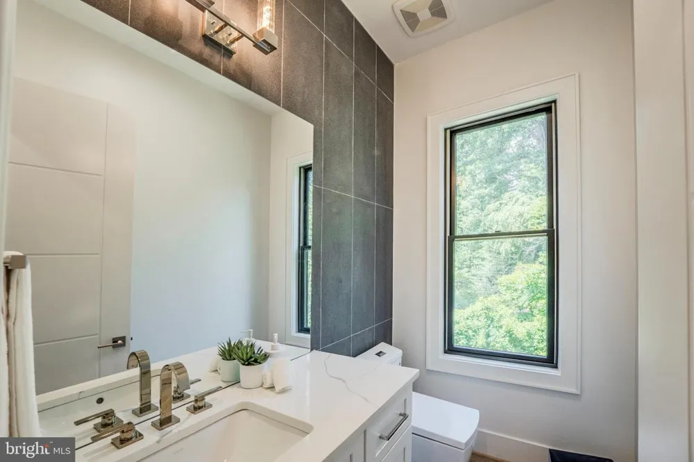 1434 WAGGAMAN CIRCLE Mclean, VA 22101
