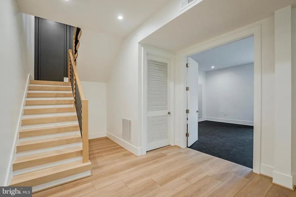 1434 WAGGAMAN CIRCLE Mclean, VA 22101