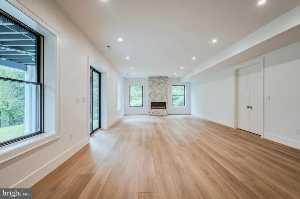 1434 WAGGAMAN CIRCLE Mclean, VA 22101