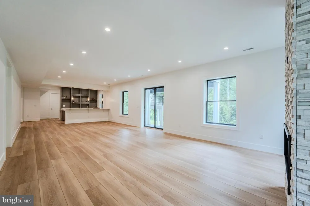 1434 WAGGAMAN CIRCLE Mclean, VA 22101
