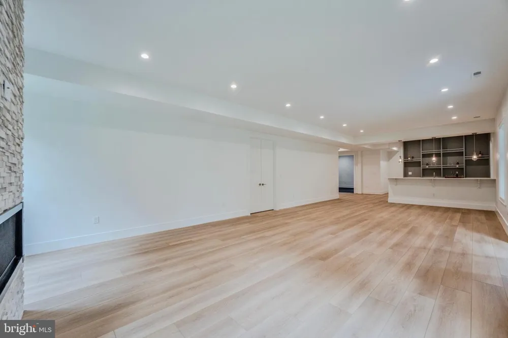 1434 WAGGAMAN CIRCLE Mclean, VA 22101