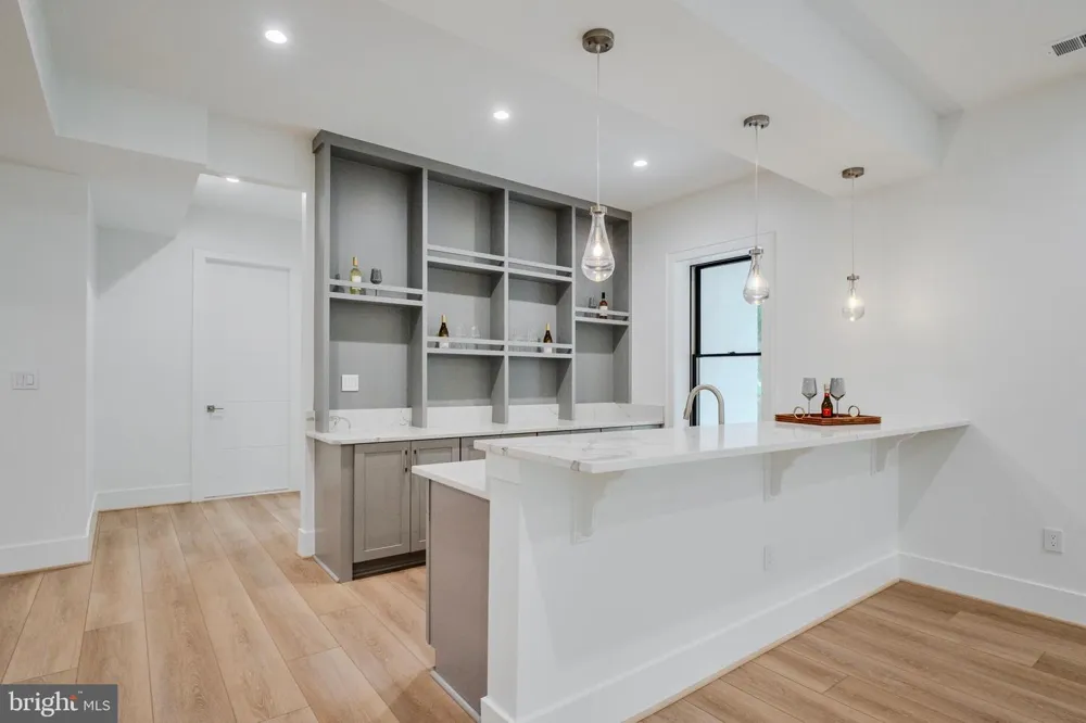 1434 WAGGAMAN CIRCLE Mclean, VA 22101