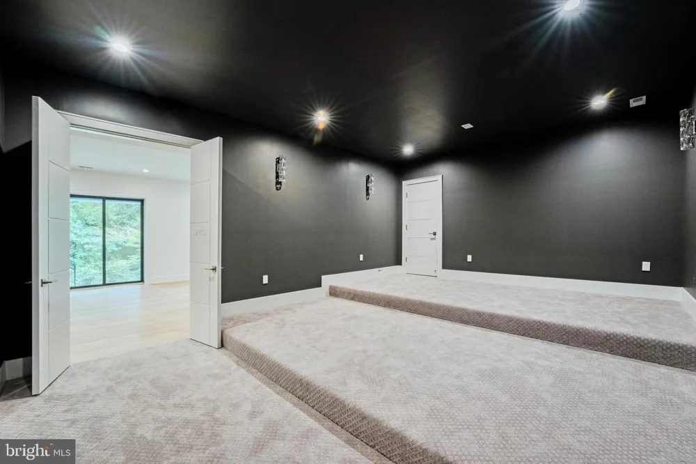 1434 WAGGAMAN CIRCLE Mclean, VA 22101