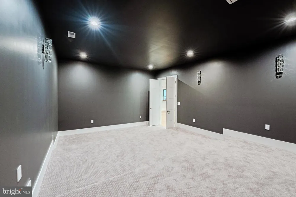 1434 WAGGAMAN CIRCLE Mclean, VA 22101