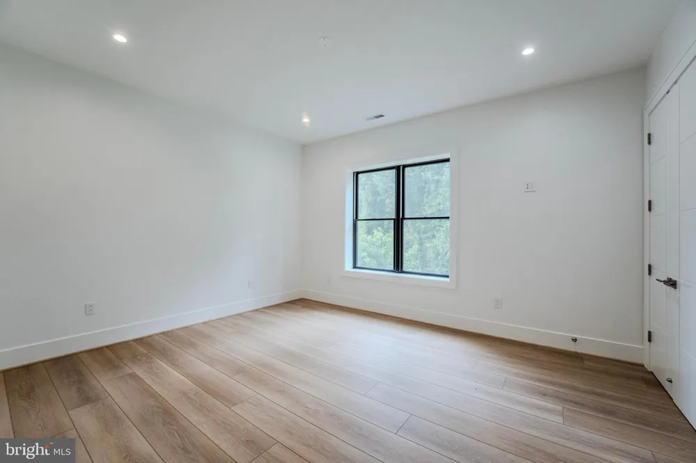 1434 WAGGAMAN CIRCLE Mclean, VA 22101