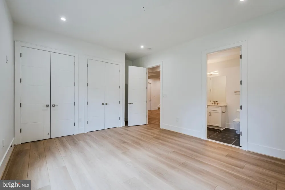 1434 WAGGAMAN CIRCLE Mclean, VA 22101