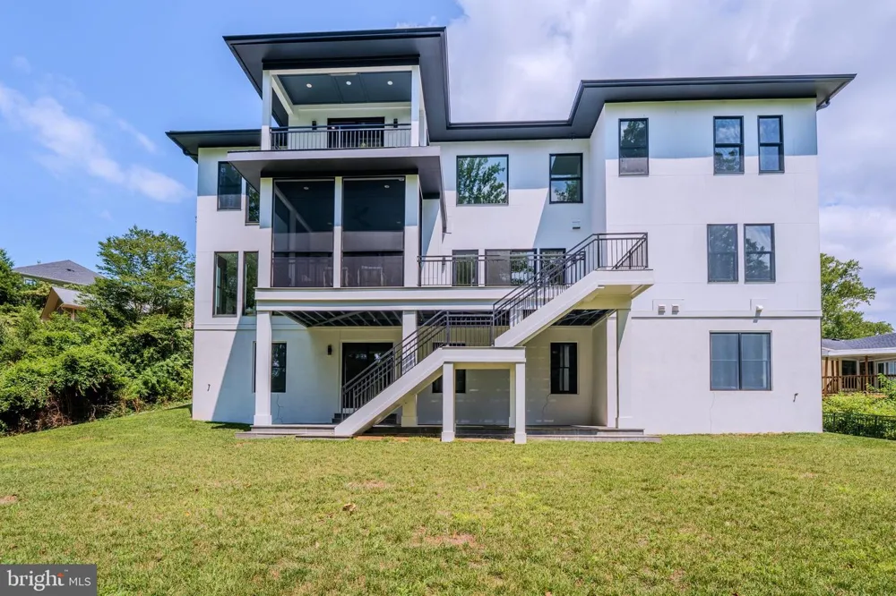 1434 WAGGAMAN CIRCLE Mclean, VA 22101