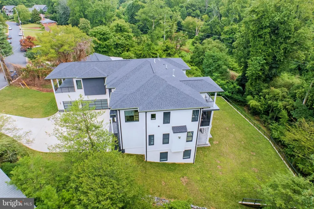 1434 WAGGAMAN CIRCLE Mclean, VA 22101