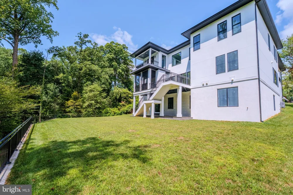 1434 WAGGAMAN CIRCLE Mclean, VA 22101