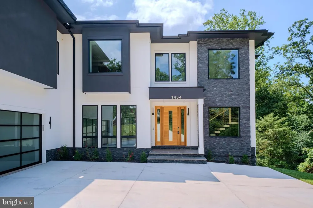 1434 WAGGAMAN CIRCLE Mclean, VA 22101
